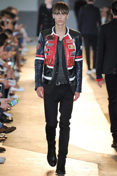Look 22